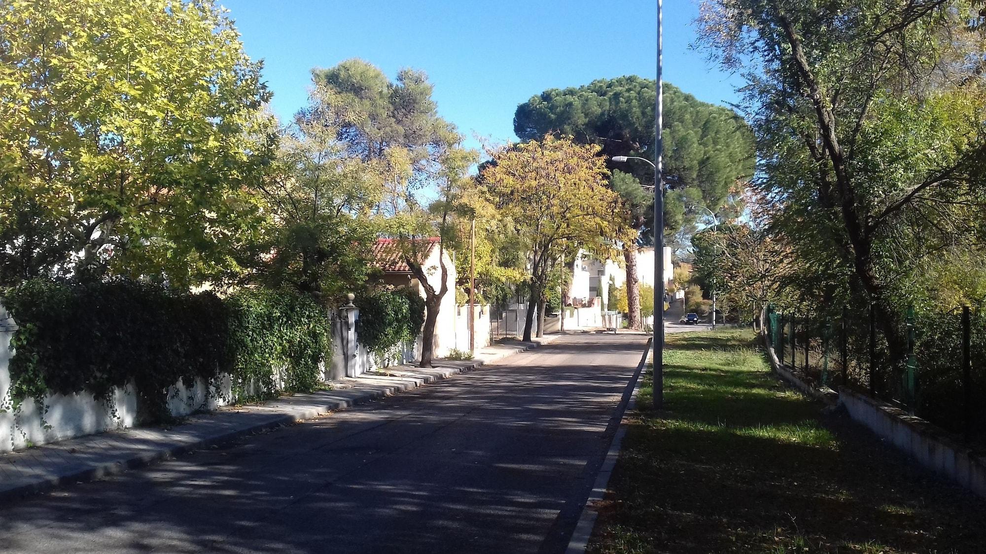 Hostal Aravaca Garden Madri Exterior foto